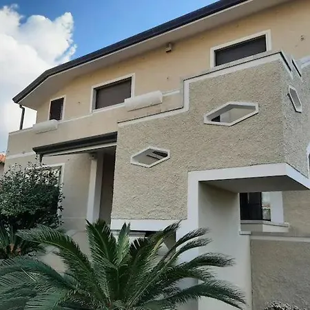 Carla *
